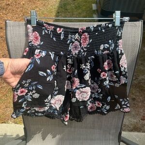 Three Dots Size Small Pull On Elastic/Smocked Waist Floral Black and Pink Shorts